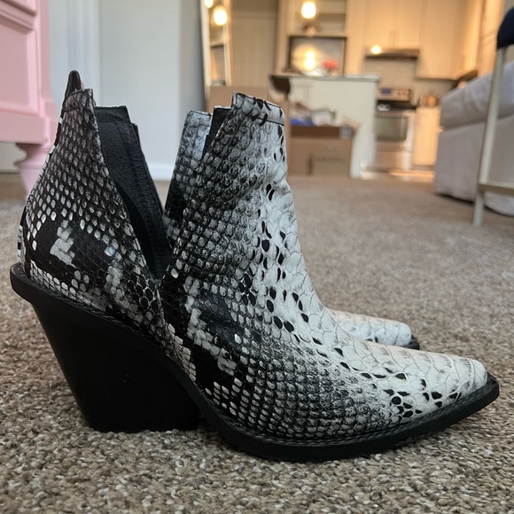 Jeffrey Campbell for Free People Snakeskin Booties - Picture 1 of 3